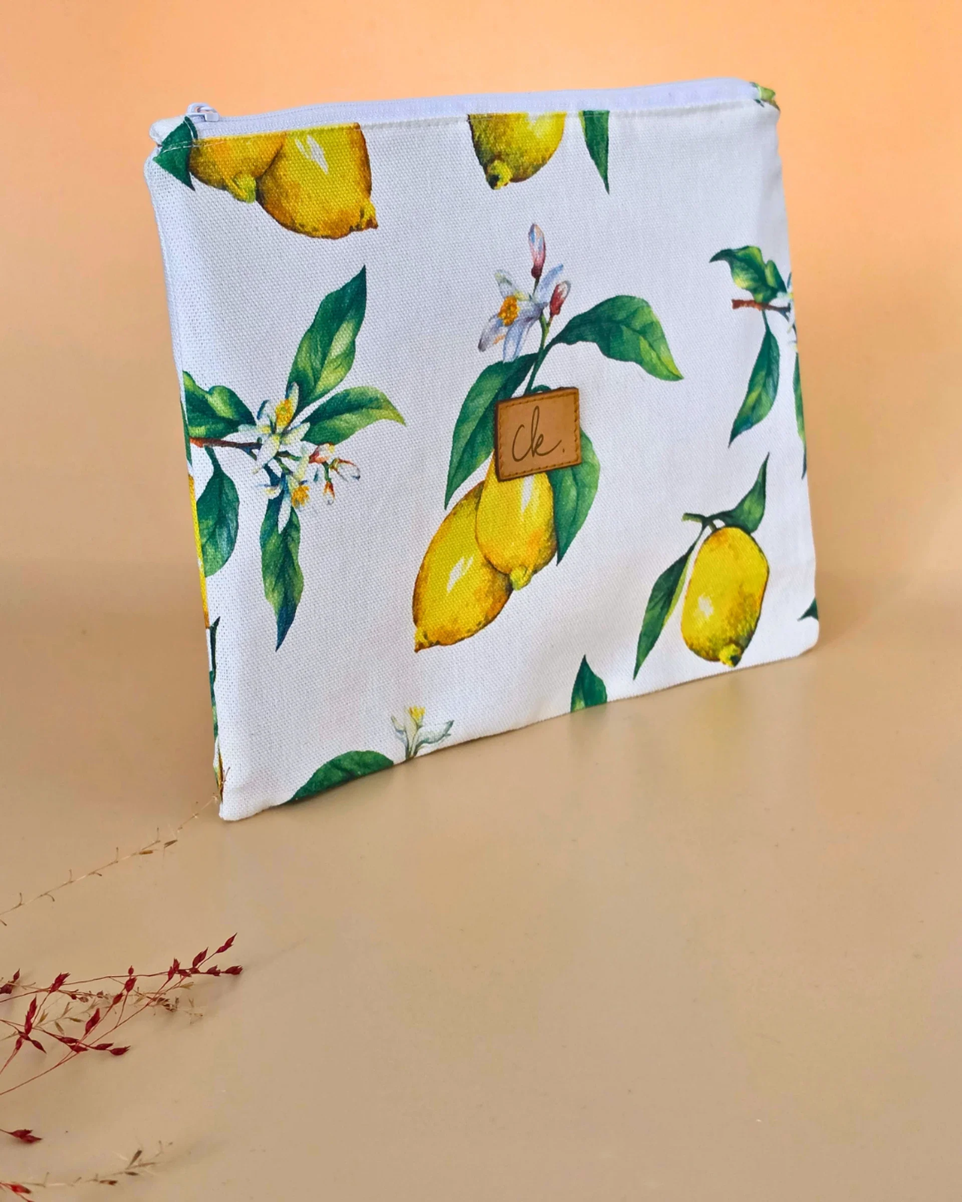 grande trousse plate brigid citron grande trousse plate brigid citron